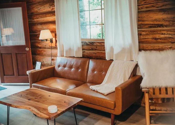 Wilder And Pine Riverside Cabins