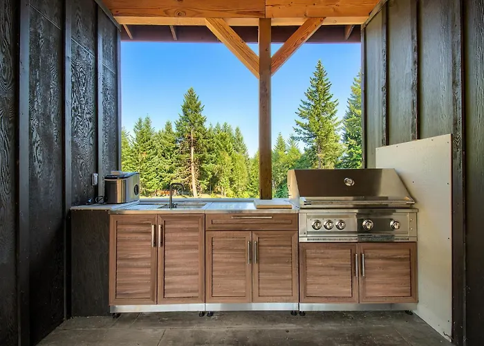 Maple Hill Lodge