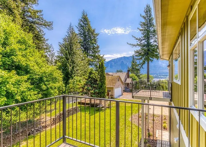 Lovely House With River & Mountain Views Deck Grill Washer&Dryer & Wood Stove